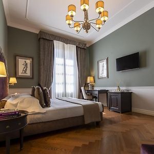 Executive Double Room Bathtub